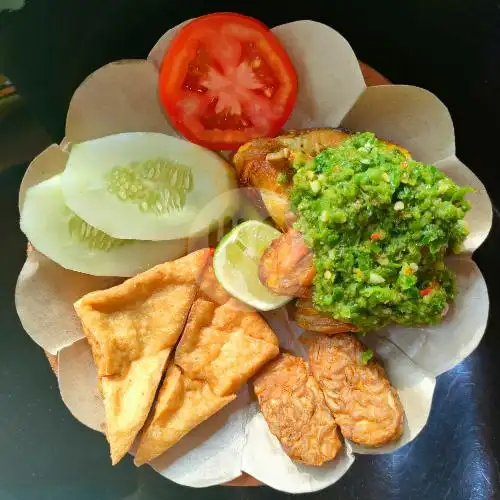 Gambar Makanan Blooms Cafe And Resto, Jl. Ringroad No 98D, Tj. Sari, Kec.Medan Selayang  15