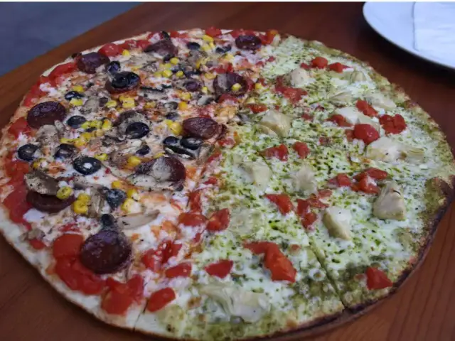 The Upper Crust Pizzeria'nin yemek ve ambiyans fotoğrafları 31