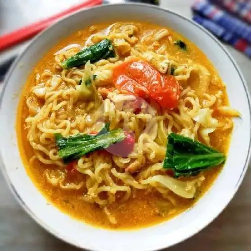 Gambar Makanan Warung Nasgor Mama Lela, Kubu Anyar 10