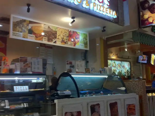 Gambar Makanan Mama's Gelato & Pizzeria 7