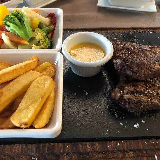 Gustoria Steak House