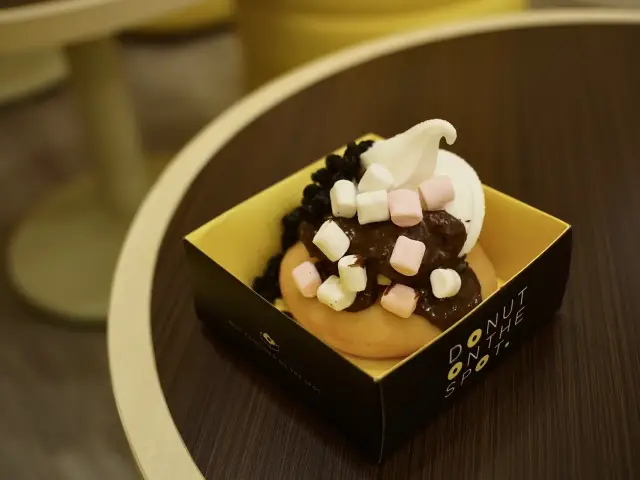 Gambar Makanan Dots Donuts 9