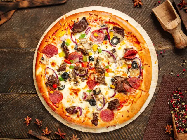 Kırmızı Pizza'nin yemek ve ambiyans fotoğrafları 1