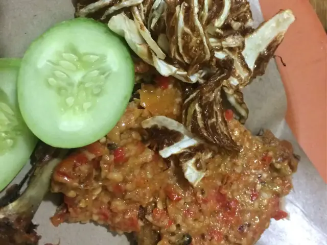 Gambar Makanan Ayam Gepuk Sambal Bawang Pak Gembus 17