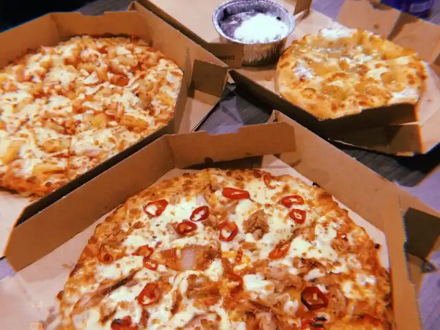 Dominos' Pizza Food Photo 4