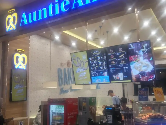 Gambar Makanan Auntie Anne's 13