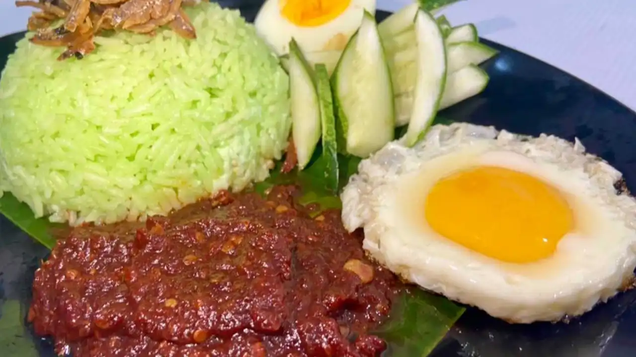 Nasi Lemak Daun @ Setia Alam