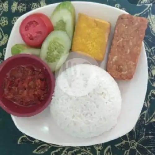 Gambar Makanan Pecel Ayam, Pecel Lele, Mie Pedas Dan Kelapa Muda Nuansa Alam 7