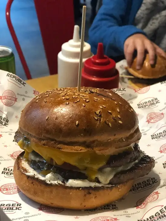 Burger Republic'nin yemek ve ambiyans fotoğrafları 3