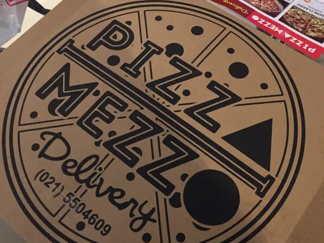Gambar Makanan Pizza Mezzo 3