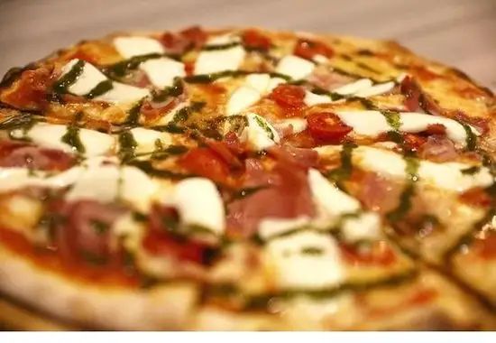 Fiore Italian Restaurant - Pizzeria'nin yemek ve ambiyans fotoğrafları 16