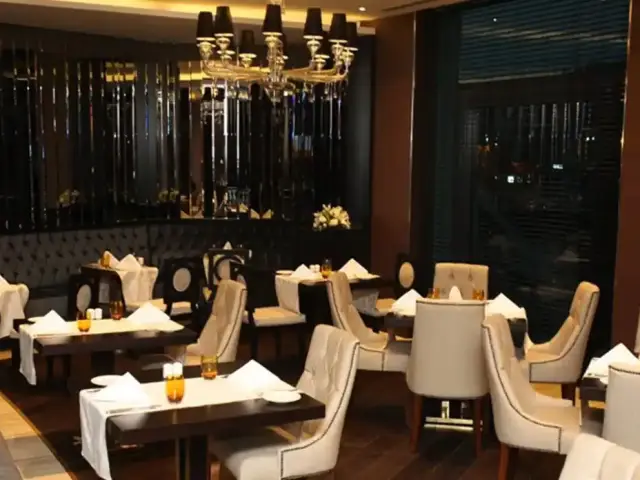 Oval Restaurant - Crowne Plaza İstanbul Oryapark'nin yemek ve ambiyans fotoğrafları 3