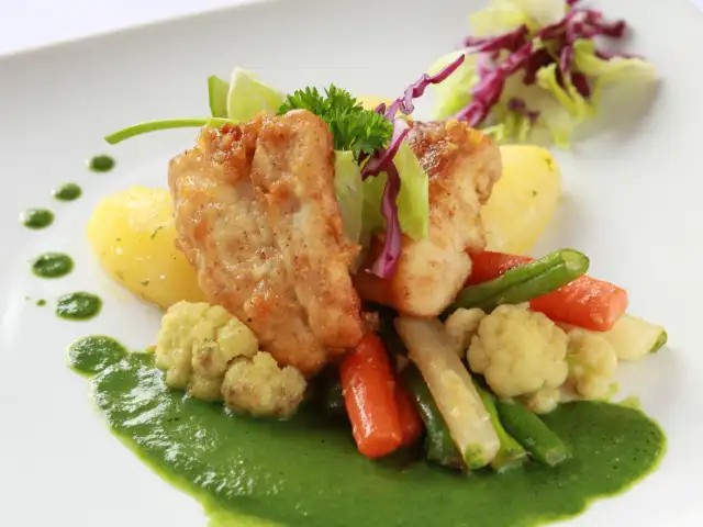 Gambar Makanan Adhiyoga Restaurant & Bar - The Lokha Legian Resort & Spa 17