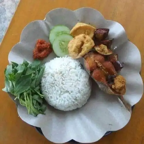 Gambar Makanan Ayam Goreng Serundeng & Lalapan Bu Nining, Pemurus Luar 15