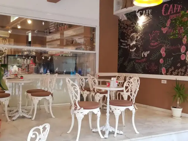 Della Nonna Gelato & Cafe