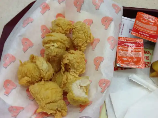 Popeyes Louisiana Kitchen'nin yemek ve ambiyans fotoğrafları 3