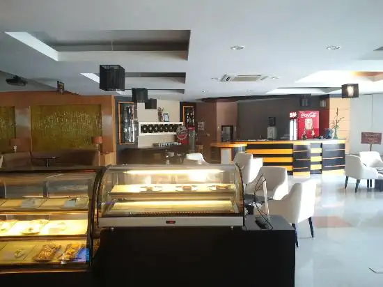 Gambar Makanan Harrads Restaurant - Harrads Hotel Spa & Convention 1