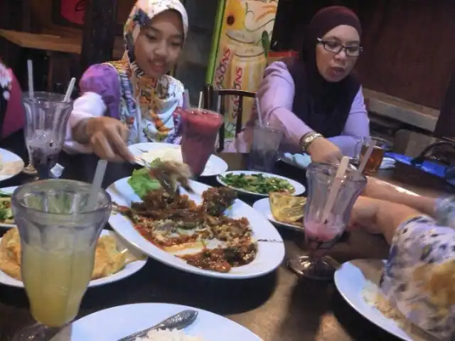 Restoran Maju Juara Ikan Bakar Food Photo 12