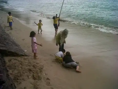 Gambar Makanan Merak Beach Hotel 10