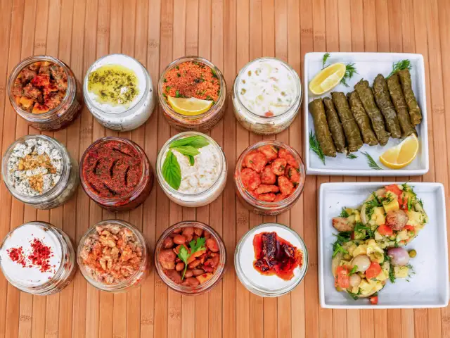 Bahçeşehir Meze & Salata Dünyası'nin yemek ve ambiyans fotoğrafları 1