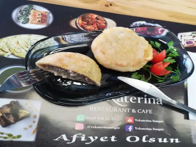 Ye-Katerina Restaurant & Cafe'nin yemek ve ambiyans fotoğrafları 39