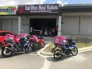 Tok Wan Nasi Kukus Ayam Goreng Berempah