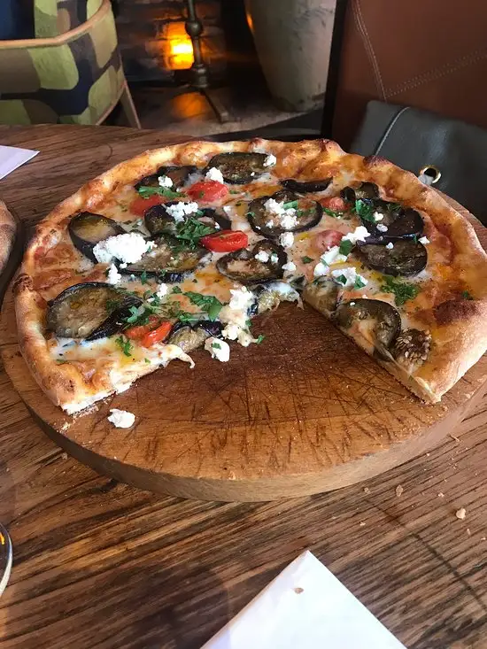 Pizzeria'nin yemek ve ambiyans fotoğrafları 3