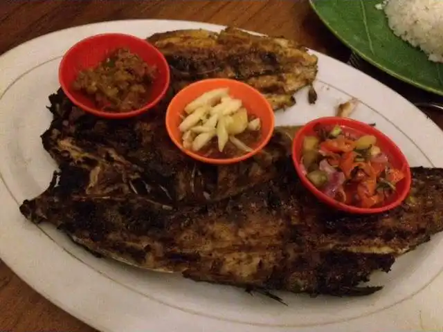 Gambar Makanan Ikan Bakar Nelayan Makasar 17