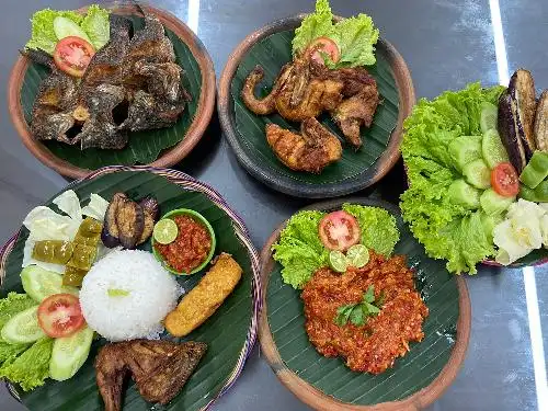 Ayam Kenyangs ,Jalan Purus 2 No 9,kel Purus,kec Padang Barat,kota Padang