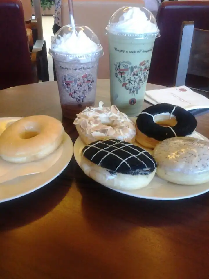 J.Co Donuts & Coffee