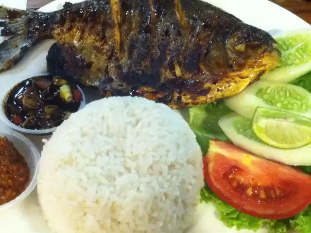 Gambar Makanan Ikan Bakar & Goreng Kedoya 4