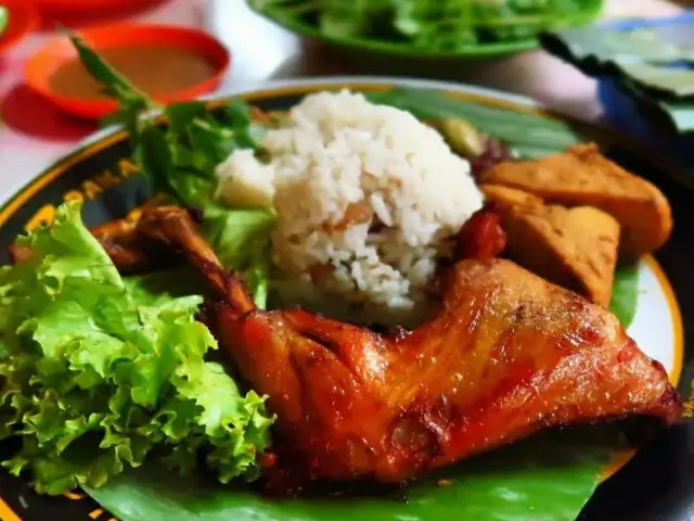 Gambar Makanan Nasi Uduk Kebon Kacang Hj. Ellya 16