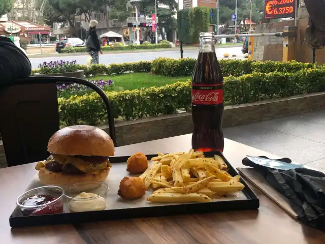 Frydays Cadde'nin yemek ve ambiyans fotoğrafları 17