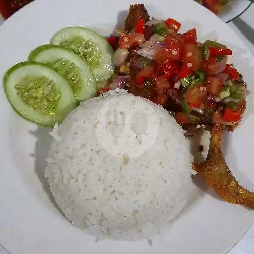 Gambar Makanan Ayam Penyet & Nasi Kuning Teh Ai, Serpong Utara 2