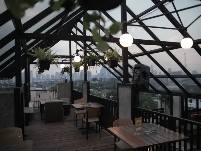 Gambar Makanan Lobbyn Sky Terrace - Liberta Hotel 5