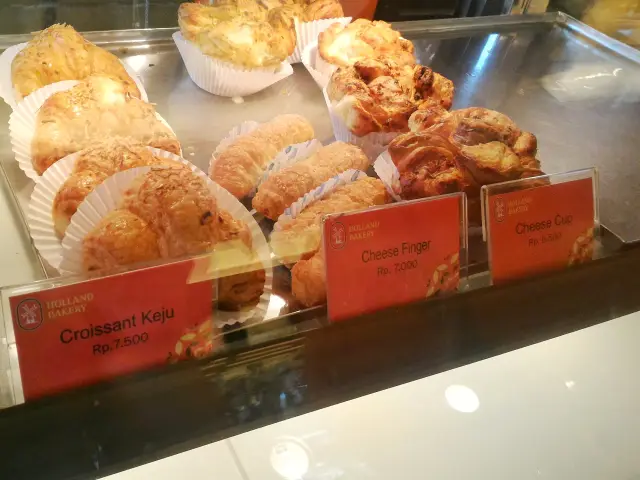 Gambar Makanan Holland Bakery 8