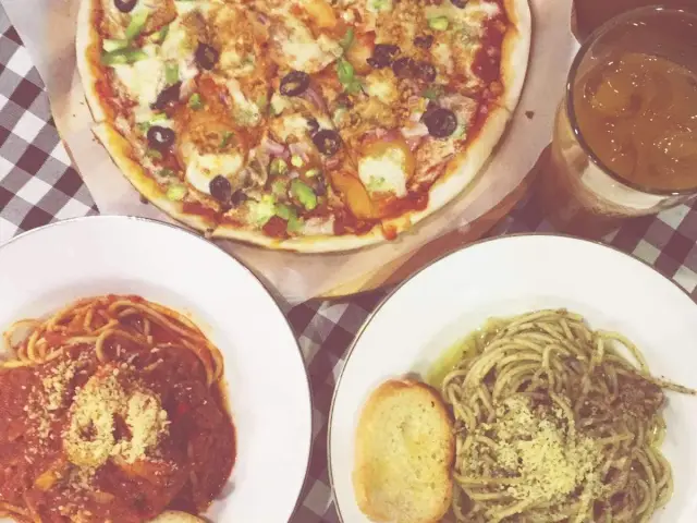 Pomodoro Pizza & Pasta Kitchen Food Photo 9