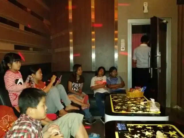 Gambar Makanan Happy Puppy Family Karaoke 5