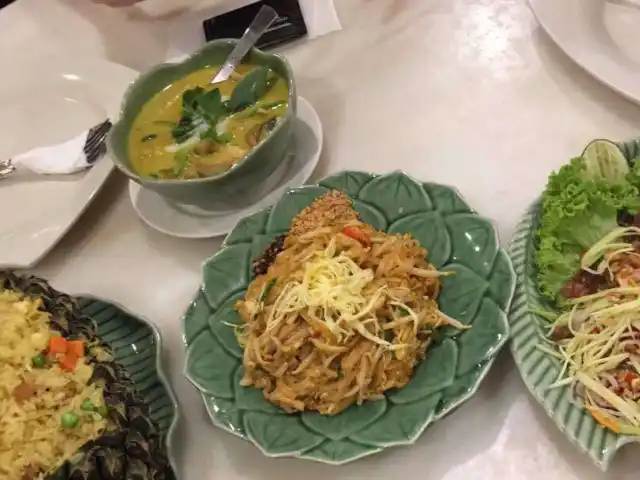 Ahroy Thai Cuisine Food Photo 12