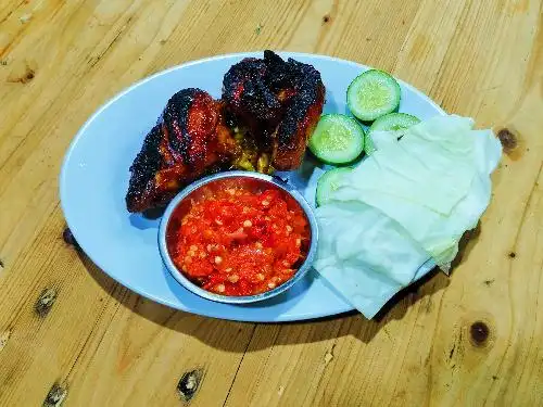 Ikan Bakar Pecel Lele, depan Asrama polisi Tegal