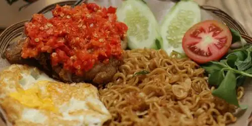 Nasi Goreng Warung Indomie Waya - Waya, Jalan Mayor Salim