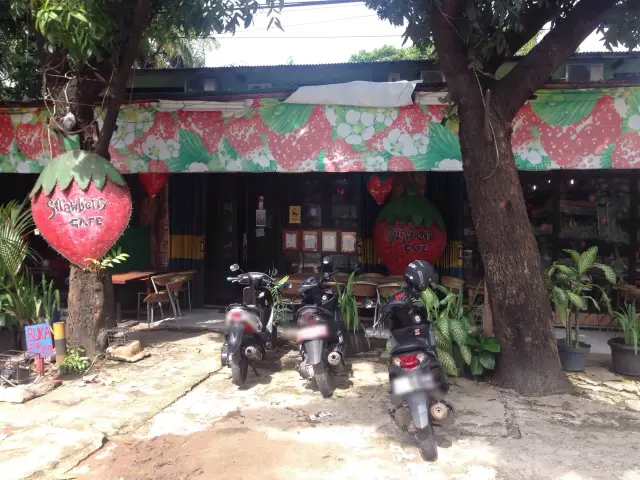 Gambar Makanan Strawberry Cafe 9