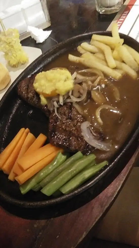 Gambar Makanan Steak Hut Bukit Darmo Boulevard 14