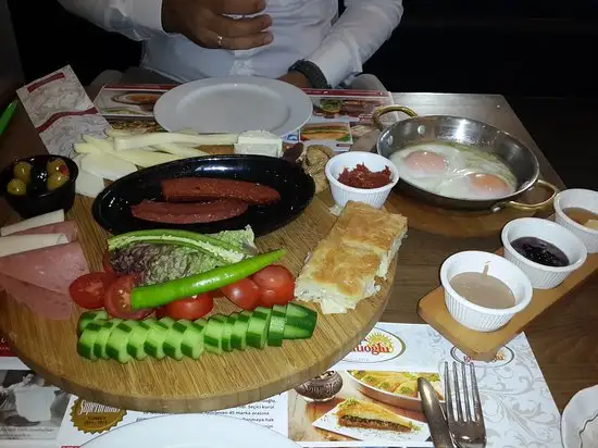 Faruk Gulluoglu Altınova'nin yemek ve ambiyans fotoğrafları 1