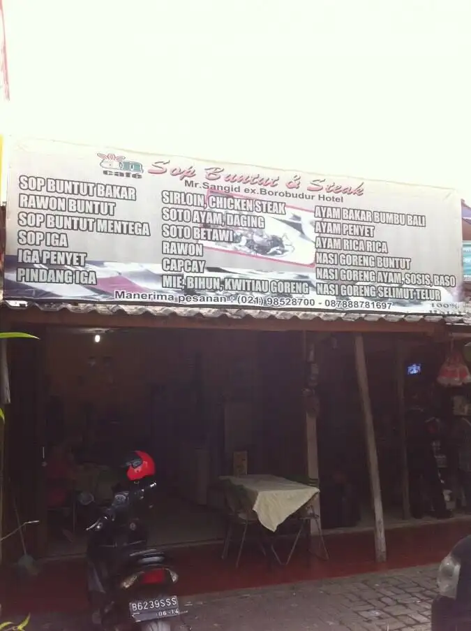An Cafe Sop Buntut Eks Borobudur
