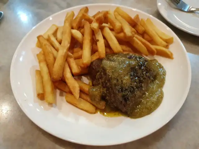 Steak Frites Food Photo 8