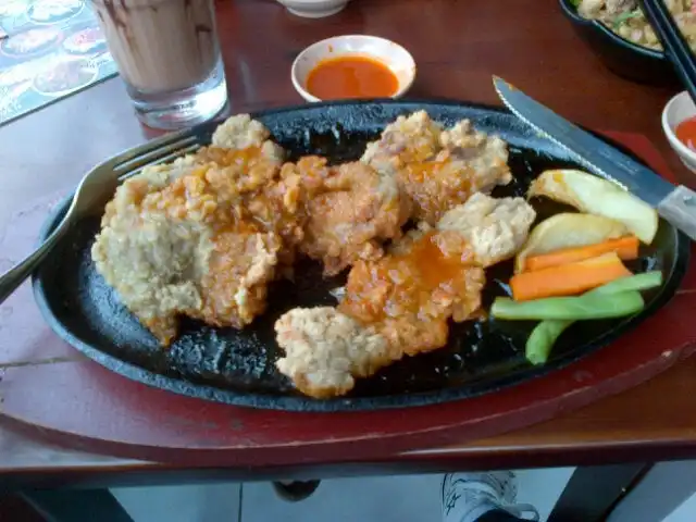 Gambar Makanan Raden's Crispy Steak & Spicy Chicken 12