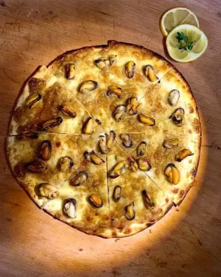 Lord Of Mussels Style Pizza