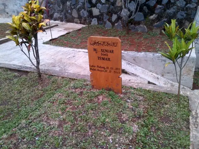 Gambar Makanan Makam Giri tama 4