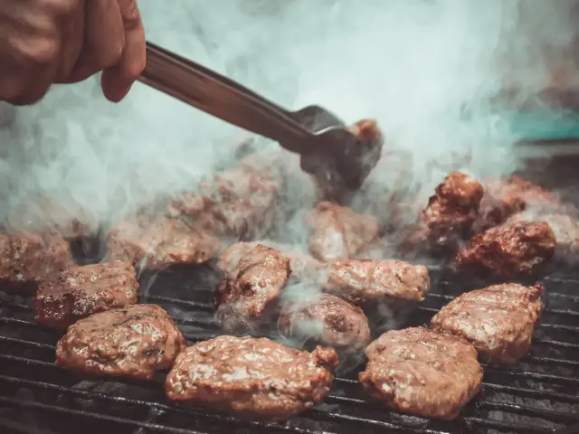 Saçı Beyaz Kebap & Ocakbaşı'nin yemek ve ambiyans fotoğrafları 1